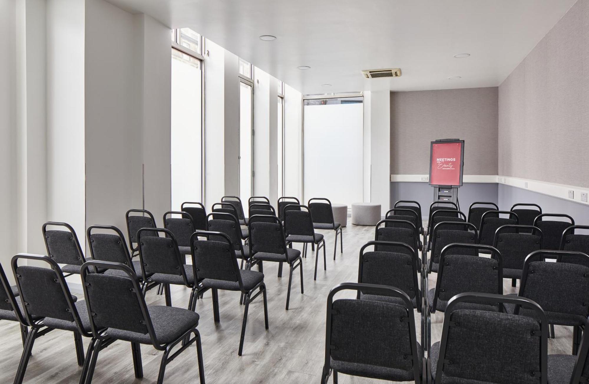 Leonardo Hotel Edinburgh Haymarket Екстер'єр фото